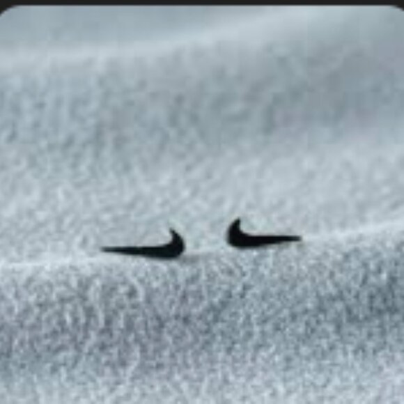 NIKE: Black Swoosh Earrings - Picture 2 of 4